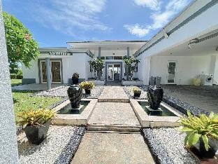 mew 120
芭体亚4卧豪华泳池别墅
新装修，15分钟到步行街 Villa in Pattaya City