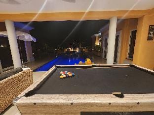 Mew luxury pool villa king bed Villa in Pattaya City