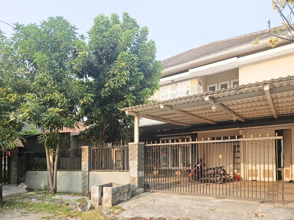 Hasana Guest House Syariah near Royal Plaza RedPartner Hotel in Surabaya