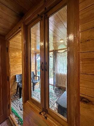 Magica Mount A Frame wood House Villa in Kodaikanal