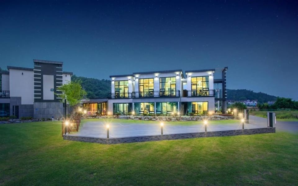 Gyeongju Dia Pool Villa Pension Bed and Breakfast in South Korea