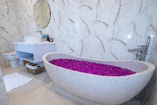 Letto 2 - City Center Nearby! 2 BDR+ Pool and PS5! Villa in North Kuta
