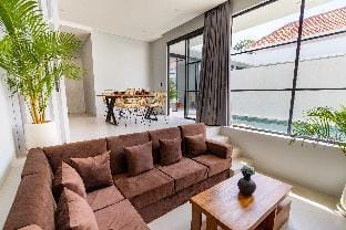 Letto 2 - City Center Nearby! 2 BDR+ Pool and PS5! Villa in North Kuta