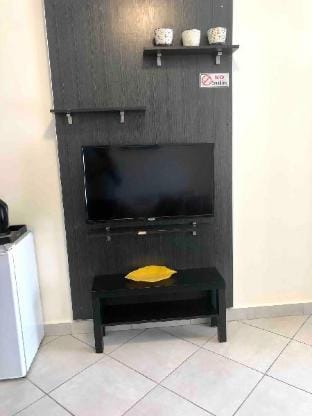 Modern apt central location: steps to all services Apartment in Africa