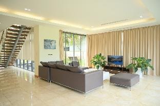 Villa 4 bedrooms with private pool Villa in Hoa Hai