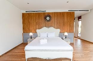Luxury villa 5 bedrooms with private pool Villa in Hoa Hai