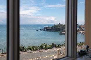 Nash House - North Beach views with Parking Country House in Wales