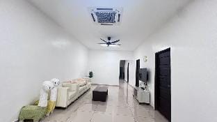 Happy Guest House Nibong Tebal 开心民宿（高渊） Vacation rental in Penang