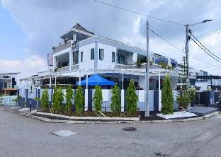 Gs Hill Villa 4R4B 16pax Karaoke Children area Villa in Ipoh