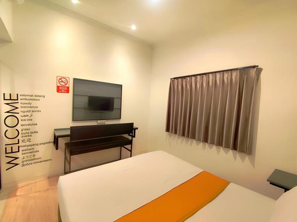 Crown Budget In Style Hotel in East Java