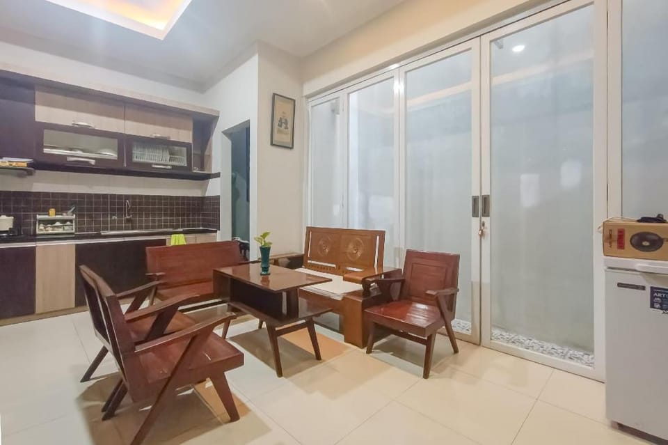 Pasadena House Semarang Mitra RedDoorz Bed and Breakfast in Indonesia