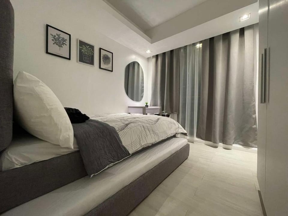 High-end 2BR Condo Boracay Tower - Azure Residences near Manila Airport Apartment hotel in Paranaque