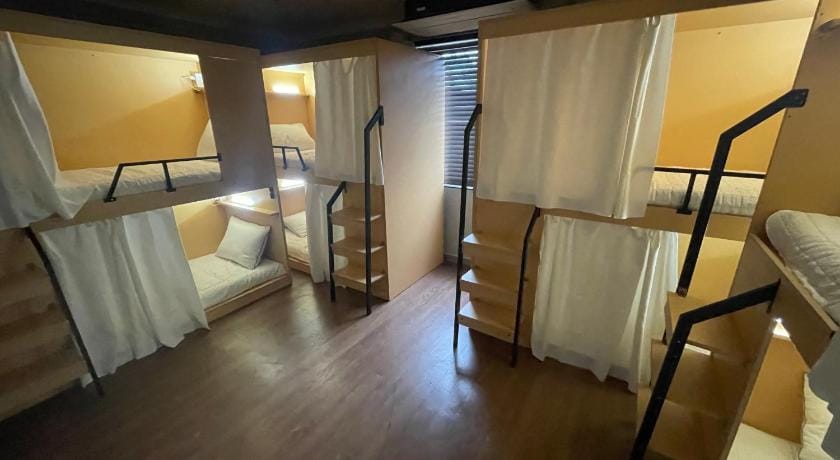 K wave guesthouse only Female Bed and Breakfast in Seoul