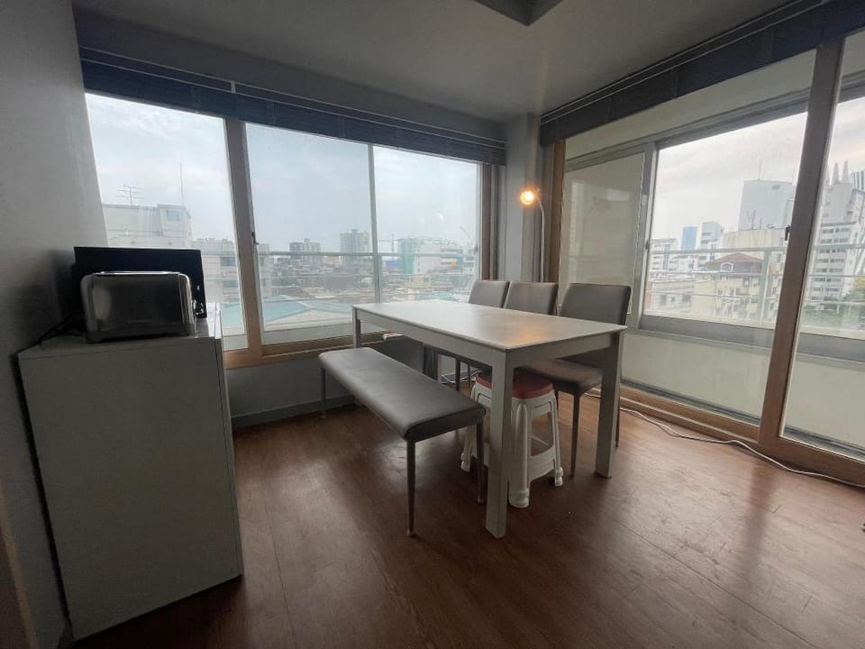 K wave guesthouse only Female Bed and Breakfast in Seoul