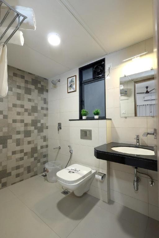 Mantique Andheri 3 BHK :  Balcony & Kitchen Apartment in Mumbai