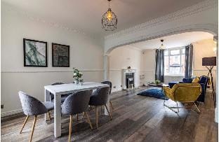 Three Bed Charming House, Parking Garden Long Stay Villa in Mansfield