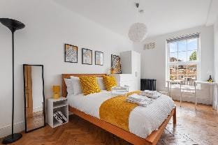 Great Transport Links | Beautiful Home in London Apartment in London