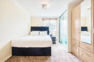 Hendon Pad Flat - 2 Bed & 2 Bath Vacation rental in London