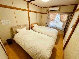 新千歳空港から車で25分！古民家を改装した民宿です！ Vacation rental in Hokkaido Prefecture