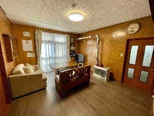 新千歳空港から車で25分！古民家を改装した民宿です！ Vacation rental in Hokkaido Prefecture