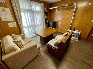 新千歳空港から車で25分！古民家を改装した民宿です！ Vacation rental in Hokkaido Prefecture