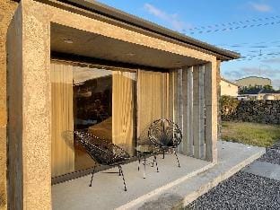 Jeju #2개 독채 사용 #자쿠지 #돌담 #럭셔리 스테이 '용수집' Vacation rental in South Korea