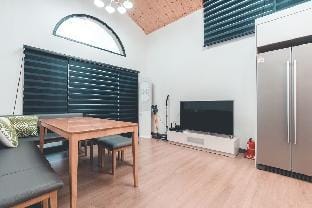 Jeju #돌담길 근처 독채 #복층형 독채 #논밭뷰 '하얀쪽배' Vacation rental in South Korea