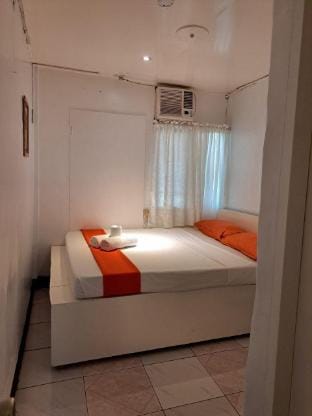 Deluxe Room w/ Shared Bathroom in Puerto Princesa Apartment in Puerto Princesa
