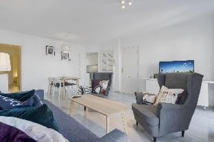 Best location apartment in Fuengirola Downtown by Costarentals - Ref 28 Apartment in Fuengirola