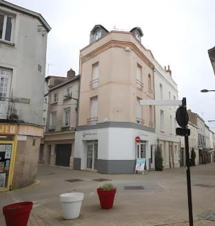 Studio Notre Dame 2 heart of the city Wifi Netflix Apartment in Pays de la Loire