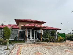 Country Red Farm w/ pool + 3 BR Villa in Uttar Pradesh