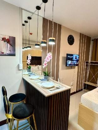 Pool View Studio w/ Balcony near Mactan Airport Apartment in Lapu-Lapu City