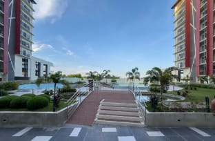 Luxury Poolview with Balcony Near Mactan Airport Apartment in Lapu-Lapu City