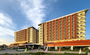 Luxury Poolview with Balcony Near Mactan Airport Apartment in Lapu-Lapu City