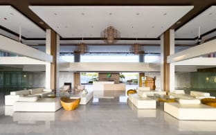 Luxury Poolview with Balcony Near Mactan Airport Apartment in Lapu-Lapu City