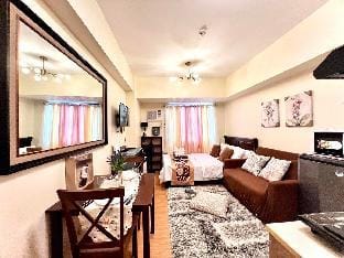 Brella's GetAway Ayala SerinO935 3G3523O w/Parking Vacation rental in Tagaytay