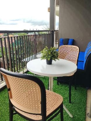 Cozy 1BR w/balcony Netflix WiFi SerinO935 3G3 523O Vacation rental in Tagaytay