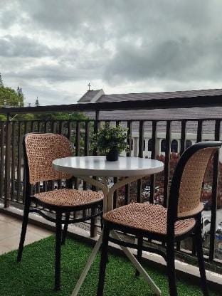 Cozy 1BR w/balcony Netflix WiFi SerinO935 3G3 523O Vacation rental in Tagaytay