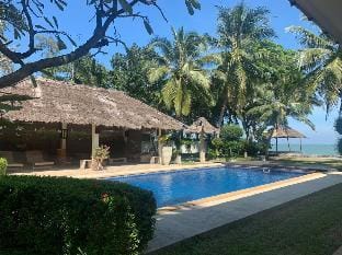 The Memory - 4 Bedrooms Beachfront Pool Villa Vacation rental in Thailand