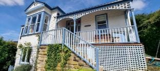Hill House Hobart - Fantastic views close to city Vacation rental in Tasmania