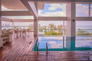 Sunrise Gurney Seaview Duplex 163 Apartment in George Town