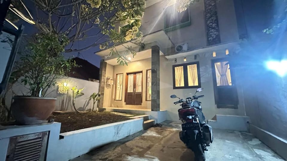 Taman Giri House 3 Bedrooms Nusa Dua Apartment in Kuta Selatan