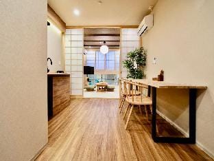 enkyo伝統和風一軒家ルーム３ 駅近 中心地 難波心斎橋USJ 便利 関空直通 Vacation rental in Osaka