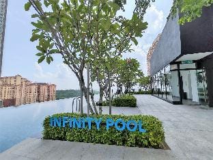 Skyblue 2 Rooms Apartment, 4+2 Pax at Urban Suites Vacation rental in George Town