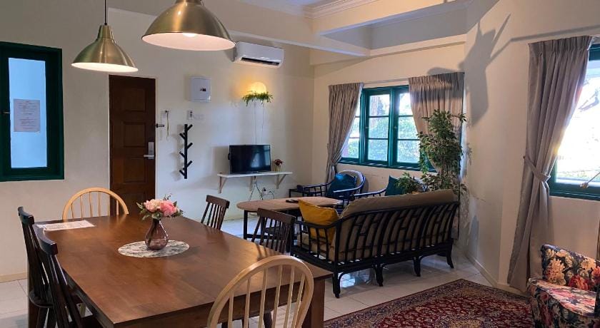 Aurora Court Service Apartment Apartment in George Town