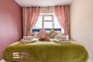 Cosy Home For Leisure/Relocation/Contractors Vacation rental in Southall