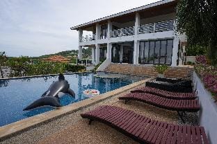 Rawai Sunrise Pool Villa Villa in Chalong