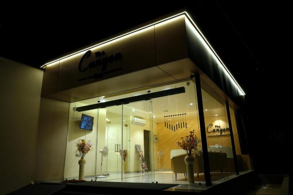 StayGuru The Canyon Inn Hotel in Gujarat