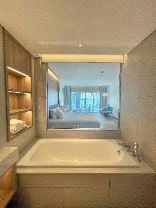 Sea View Homestay A La Carte Ha Long Apartment in Laos
