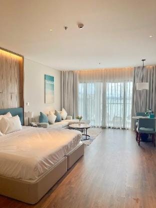 Sea View Homestay A La Carte Ha Long Apartment in Laos
